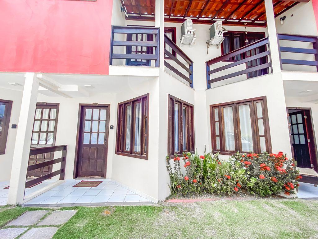 Casa em condomínio com 2 suítes Praia de Taperapuã